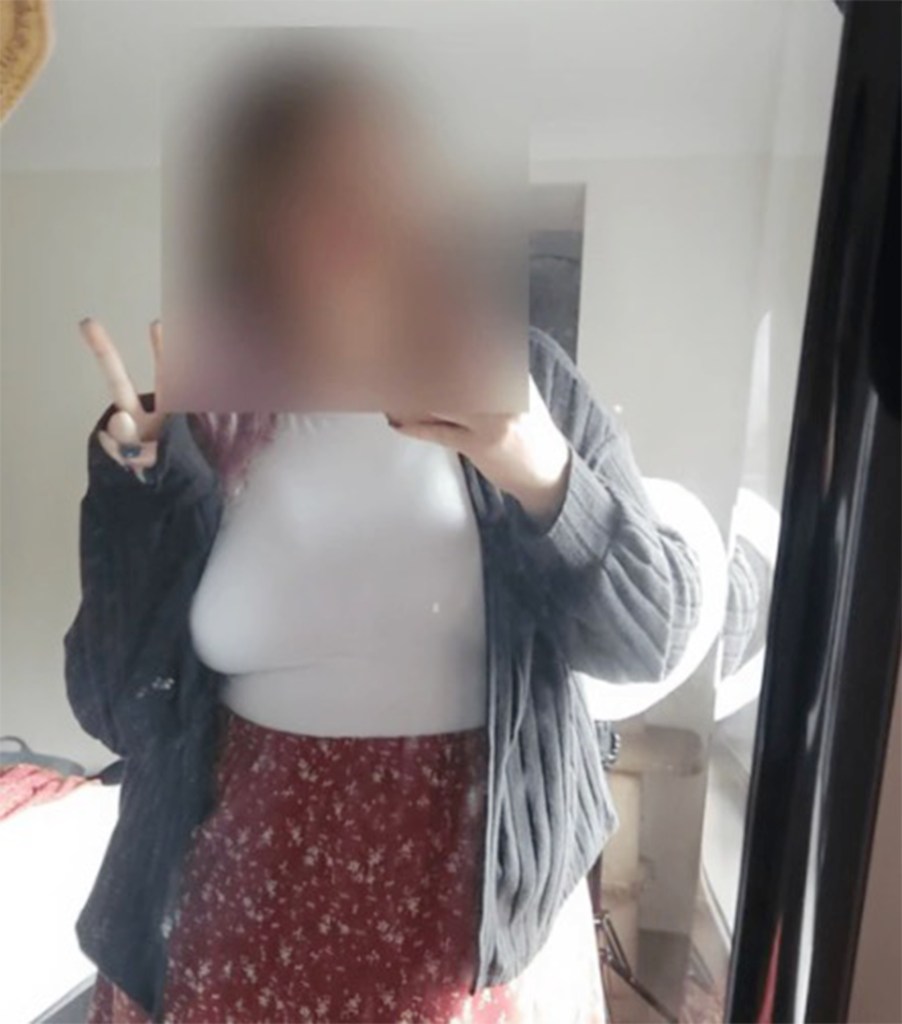 Aussie mom holds paper in front of her face, feeling comfortable heading into the holiday season thanks to her OnlyFans earnings